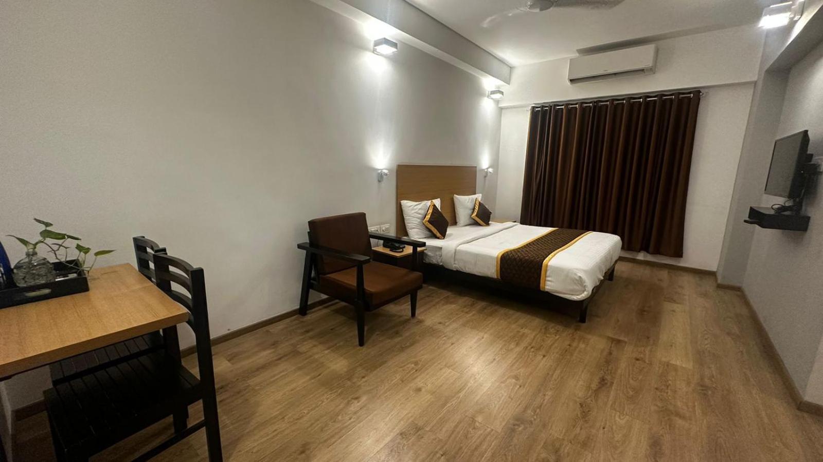 Hotel B R Regency Тривандрум Экстерьер фото