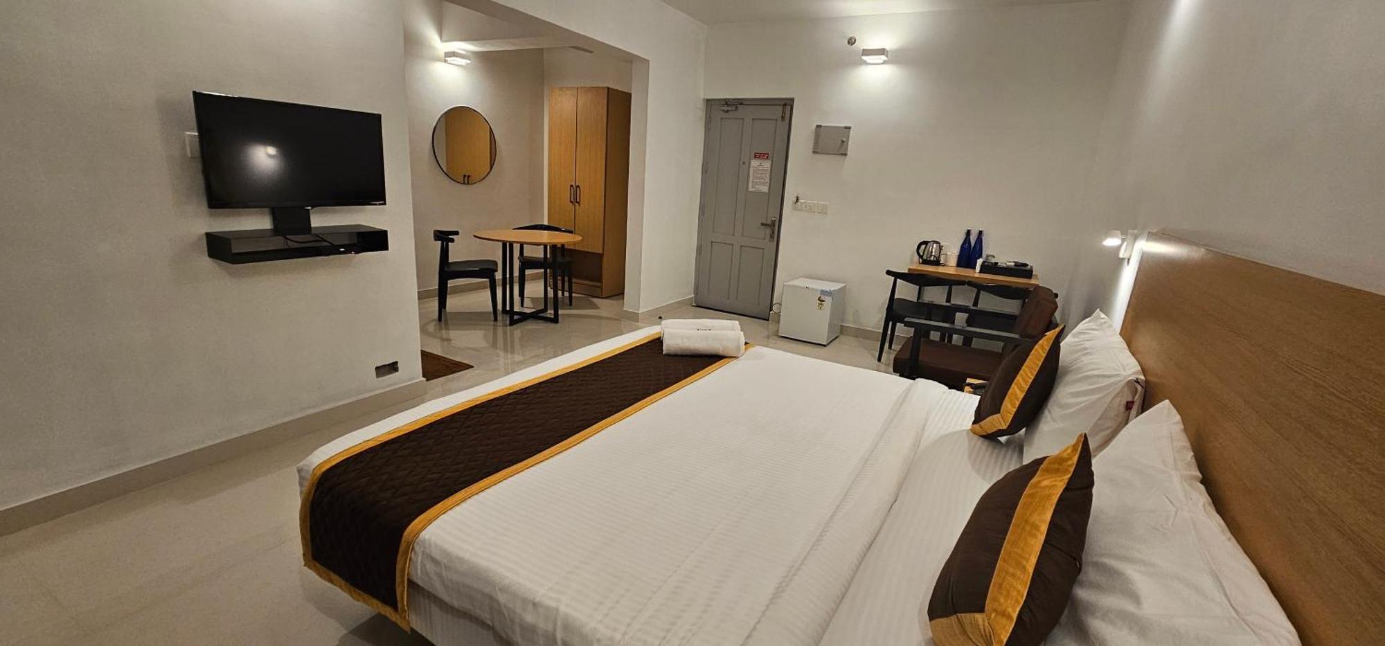 Hotel B R Regency Тривандрум Экстерьер фото
