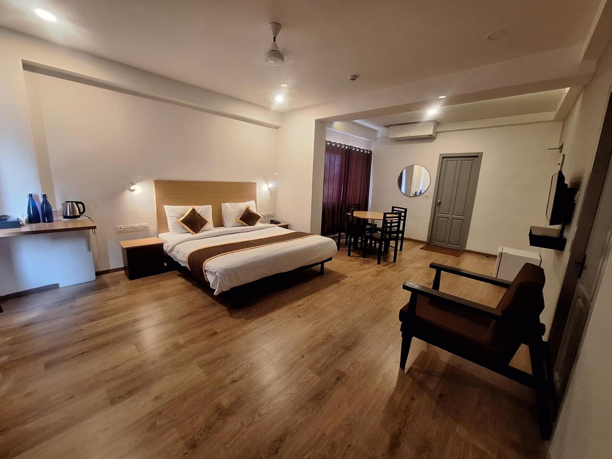 Hotel B R Regency Тривандрум Экстерьер фото